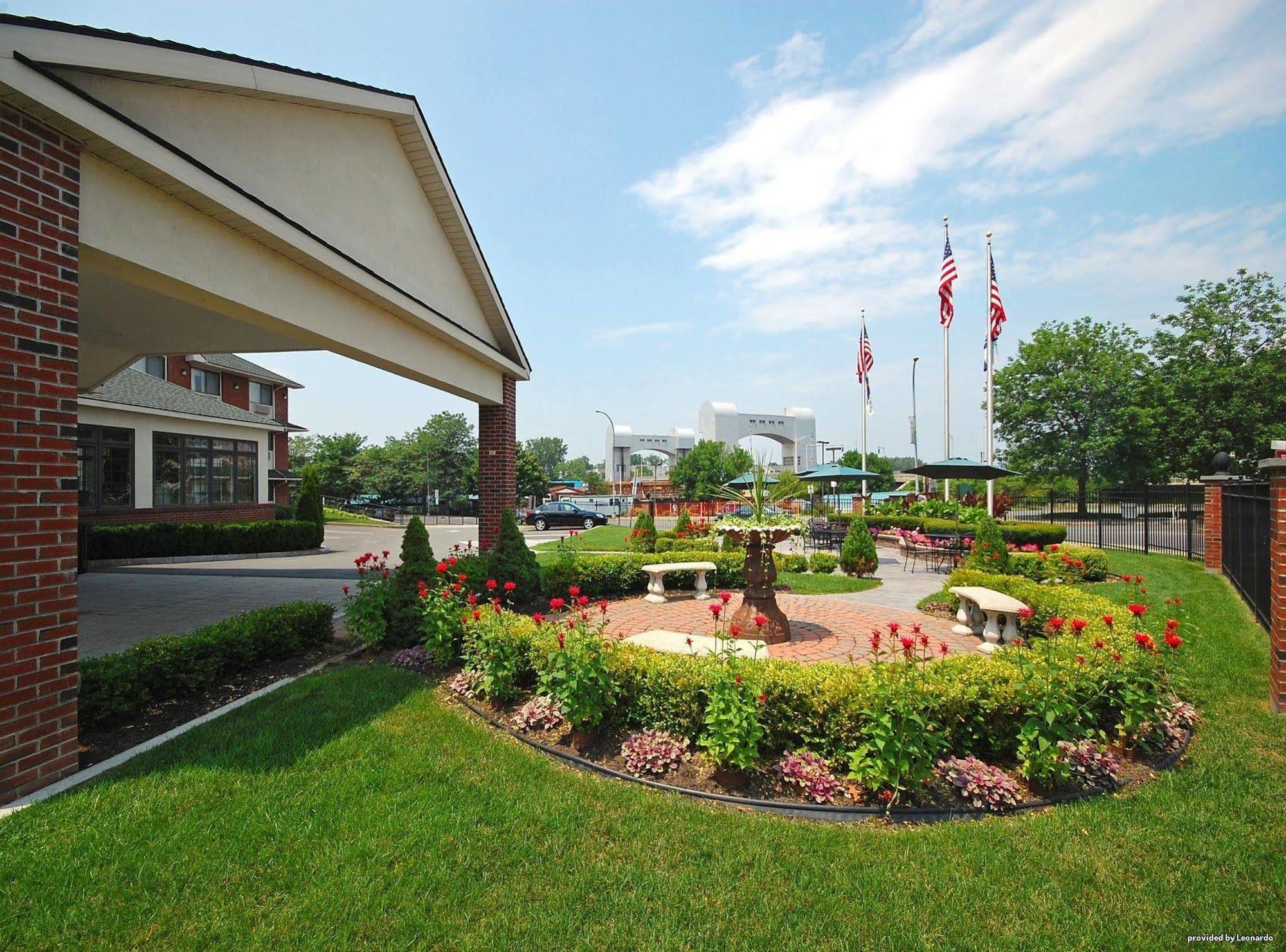 Best Western Plus Franklin Square Inn Troy Exterior photo